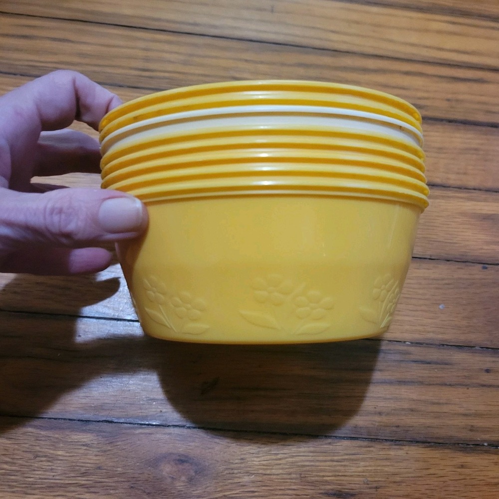 6 PLASTIC Parkay Margarine Bowls W/ Raised Flower Design 16 Oz 1‎ White 7 Yellow